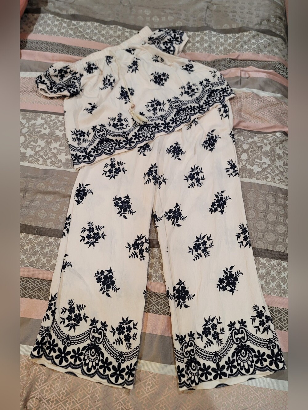 Women’s Cream & Black Floral Wide-Leg Jumpsuit